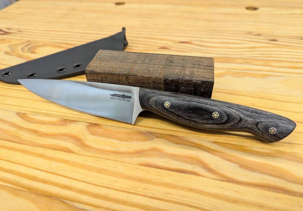 Kitchen knife with dymalux handle highlighted with mosaic pins